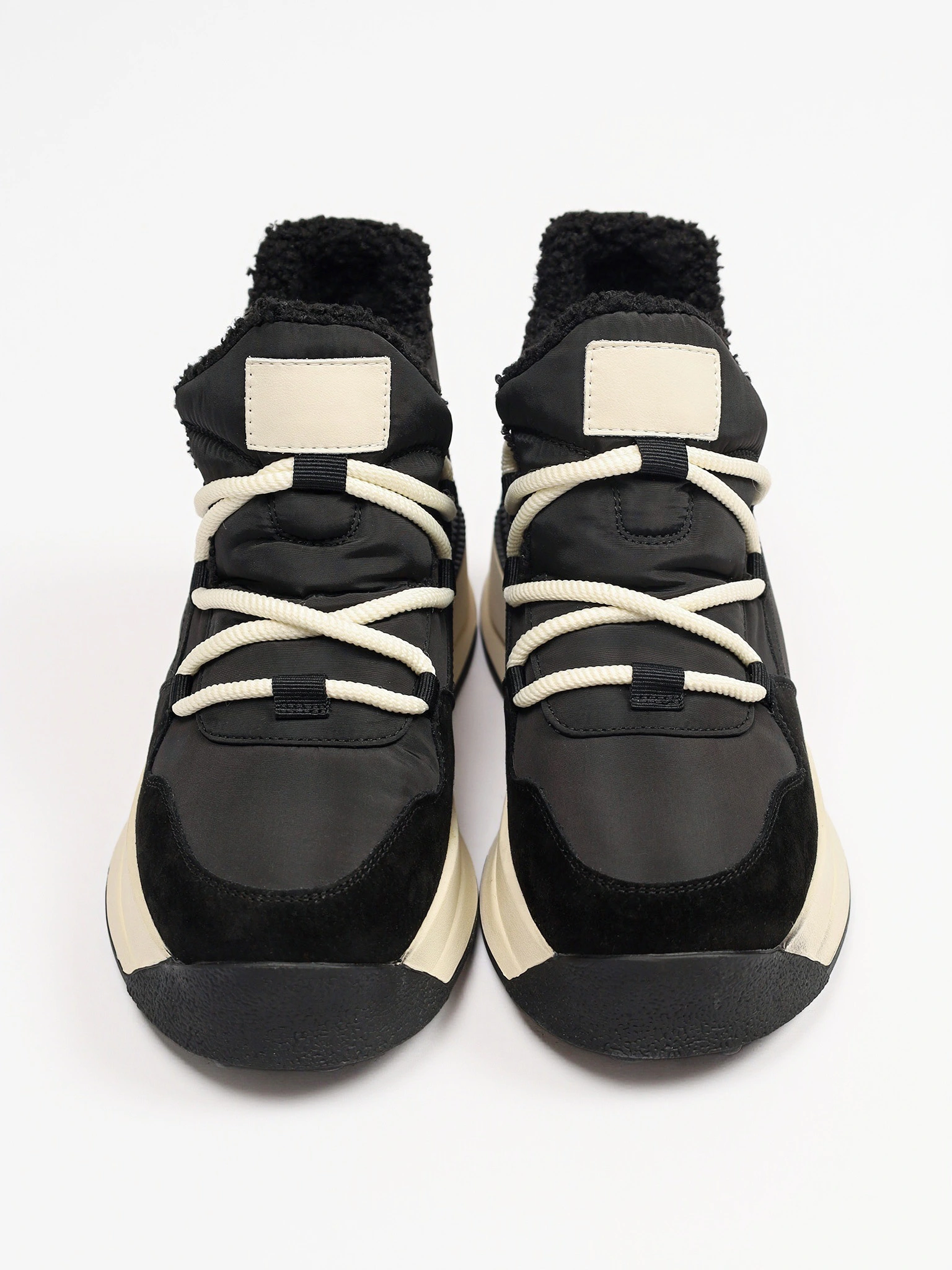 Ботинки комбинированные черного цвета на контрастной средней подошве